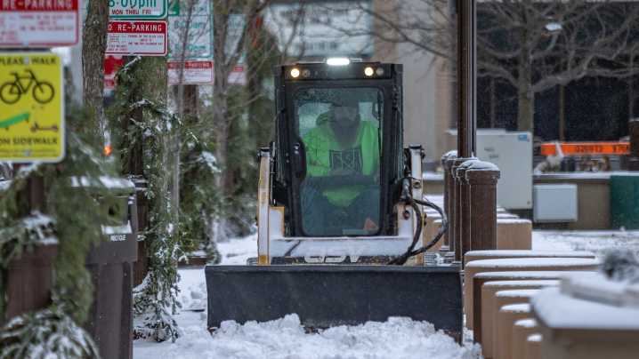How much did it snow in central Wisconsin this weekend? We have snow totals.