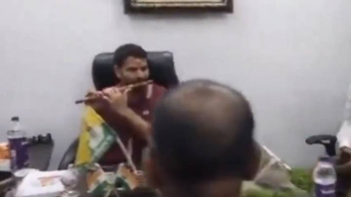 Video Of Tej Pratap Yadav Playing Horror Movie Tune On Flute Goes Viral After Mahua Defeat