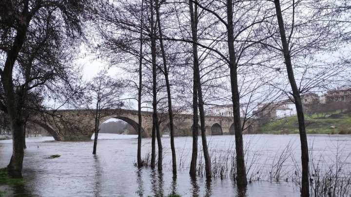 La Aemet mantiene la alerta por fuertes lluvias en Ávila: acumulaciones de hasta 200 litros