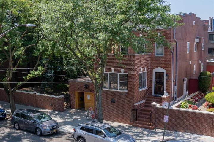 Nueva York emite una alerta advirtiendo a los compradores de vivienda sobre los listados de viviendas generados por IA