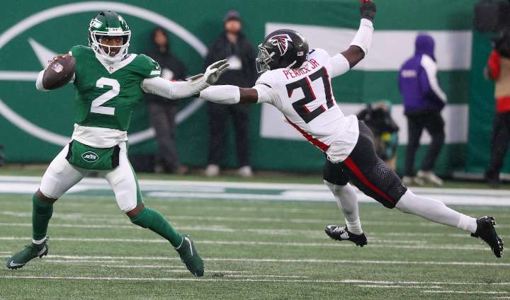 Jets’ thrilling win over Falcons is scary reminder of past QB gamble