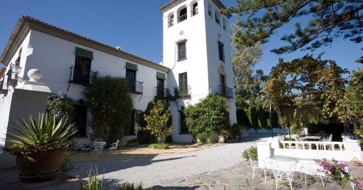 Con capilla y helipuerto: así es el exclusivo palacio con más de 500 años de historia y a la venta por 3,5 millones de euros cerca de la Costa de Granada