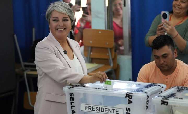 Chile: la oficialista Jara enfrentará al ultraderechista Kast en el balotaje