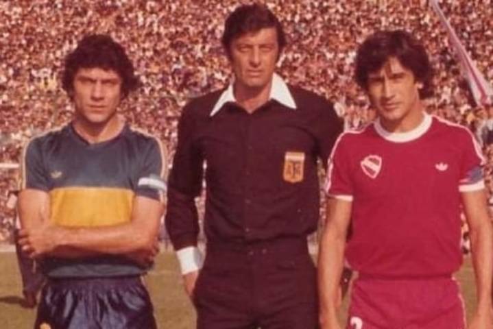 Tenía 84 años. Murió Carlos Espósito, el árbitro mundialista argentino que dirigió amenazado por narcos una semifinal de Libertadores