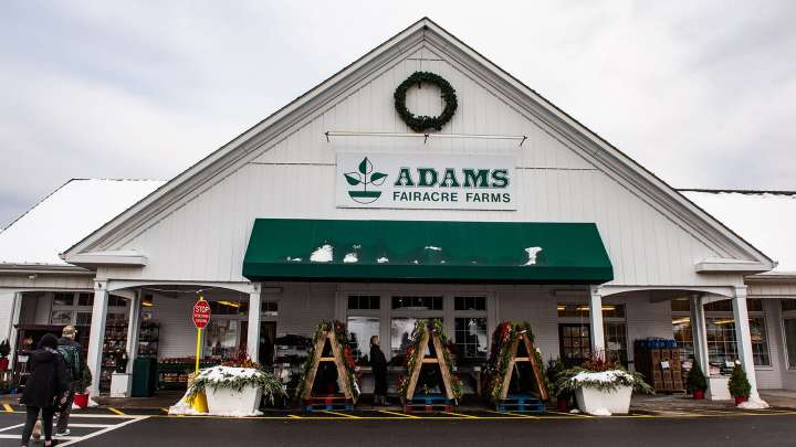 Which mid-Hudson Valley grocery stores are open on Thanksgiving 2025