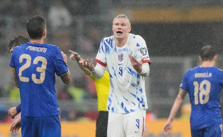 Haaland confiesa que Mancini le tocó el trasero y lo "motivo" a meter doblete vs Italia