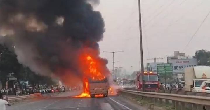 Six die as fire erupts after mishap involving car, trucks in Pune