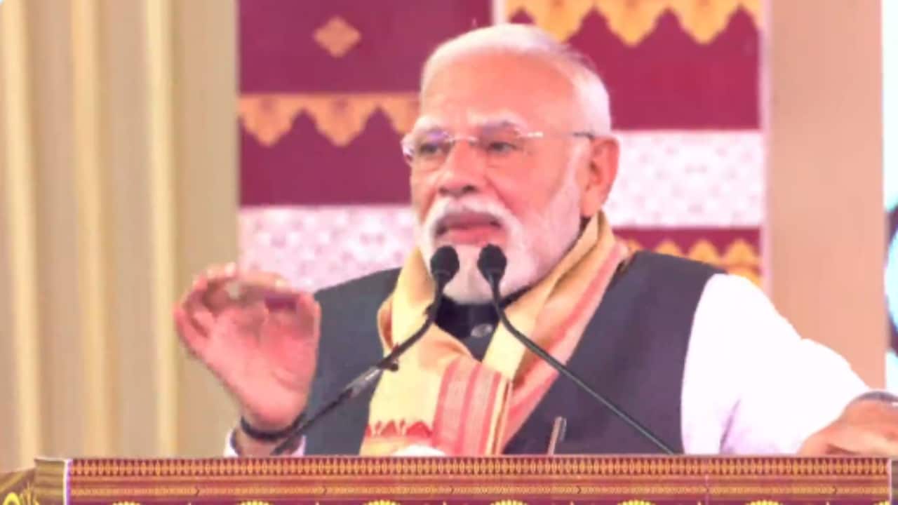 Bihar Election 2025 Live Updates: PM Modi to interact with women workers of NDA on final day of campaigning for phase 1