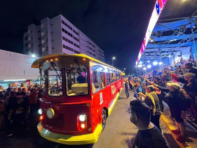 ¡Feliz y vibrante! El desfile de apertura dio inicio a la Feria de La Chinita 59