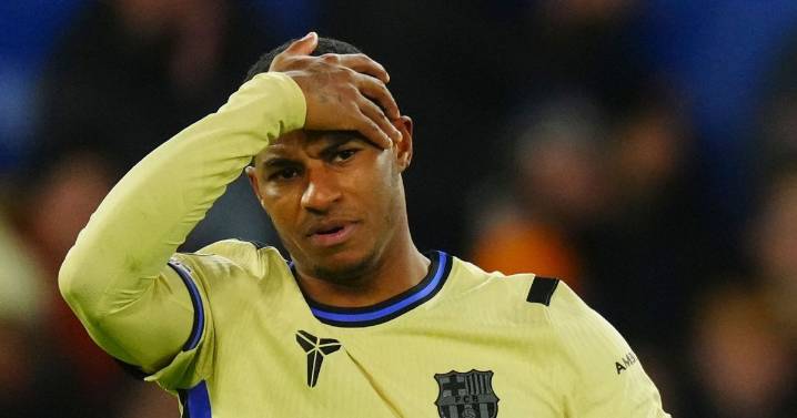 Barcelona boss issues clear Marcus Rashford message after Man Utd star benched vs Chelsea