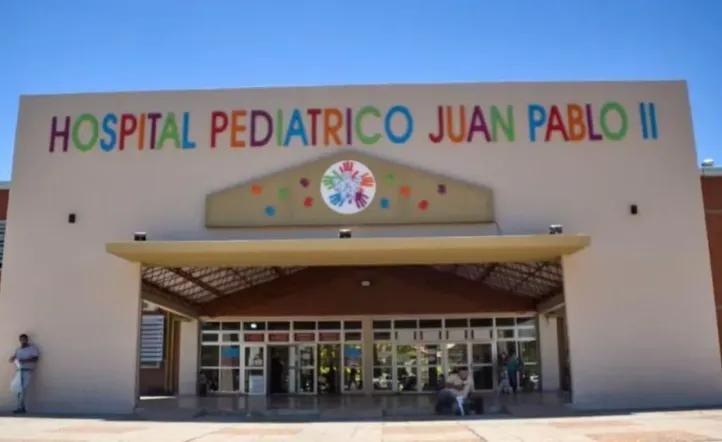 Una nena llegó al hospital por dolor de ojo y hallaron gusanos en su cabeza: investigan a la madre