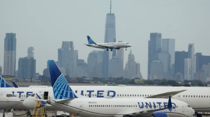 How to find the cheapest flights for Thanksgiving and Christmas this holiday season