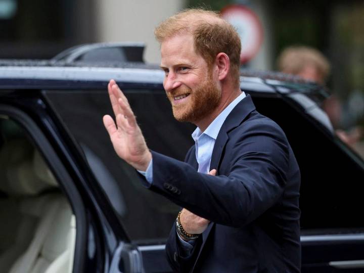 Prince Harry makes trip to Canada ahead of Remembrance Day