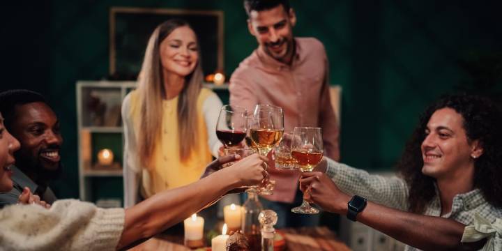 This is the Best Time to Host Friendsgiving (and More Party Tips)