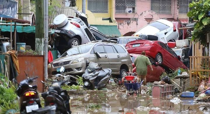140 personas muertas y 127 desaparecidas en Filipinas por el paso de Tifón Kalmaegi El fenómeno meteorológico causó estragos en el centro del país, con inundaciones, evacuaciones masivas y la declarac