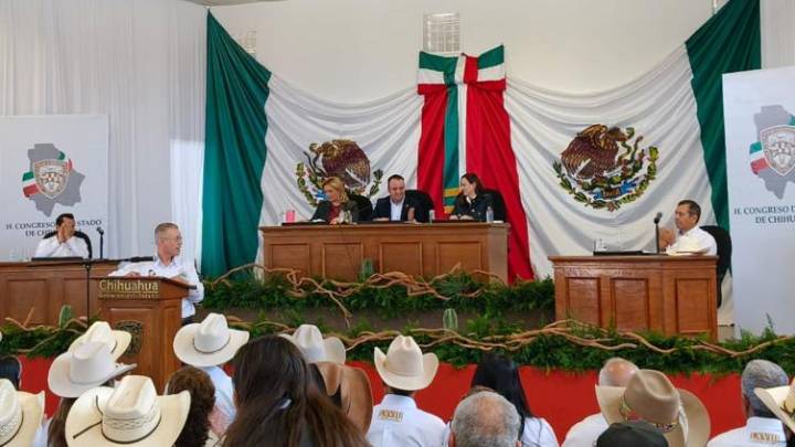 Realizan sesión solemne en Cuchillo Parado, cuna de la Revolución