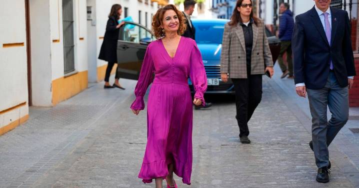 Montero critica que Moreno pide más dinero "todos los días" y rechace 731 millones para Andalucía