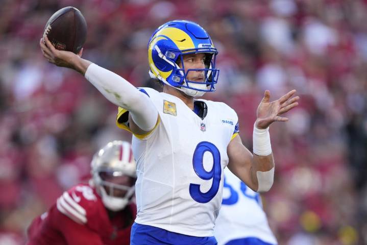 Deadspin | Matthew Stafford tosses 4 more TDs, high-scoring Rams top 49ers