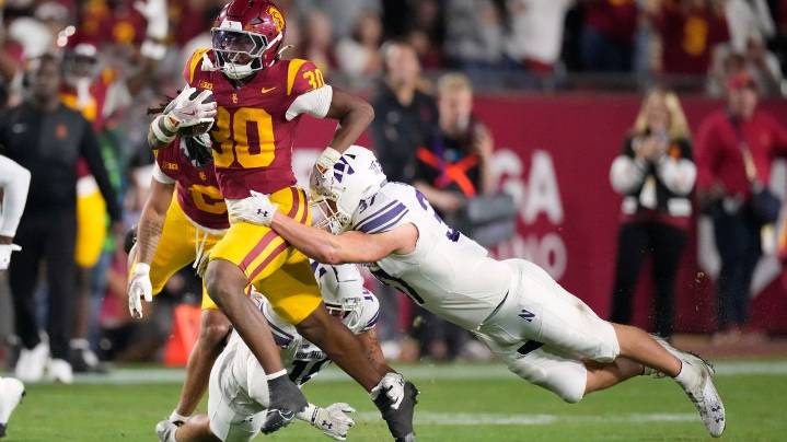 Lemon scores through air, on ground in No. 20 USC's 38