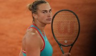 Aryna Sabalenka to face Elena Rybakina in WTA Finals final after beating Amanda Anisimova