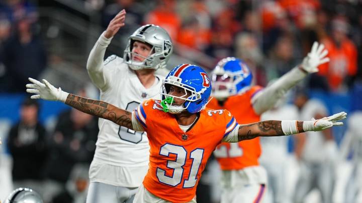 Broncos' defense is on pace for an NFL sacks record, but can their broken offense get fixed?