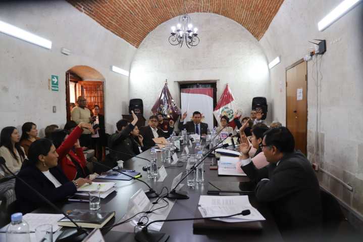 Consejeros regionales aprobaron conformar comisión que investigará presuntos ilícitos en la UGEL de Condesuyos