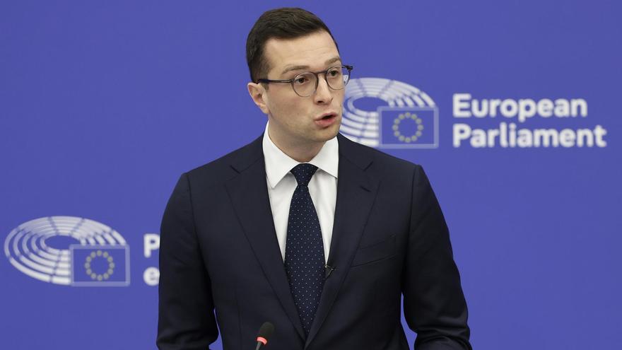 El líder ultra de Francia Jordan Bardella, víctima de una leve agresión