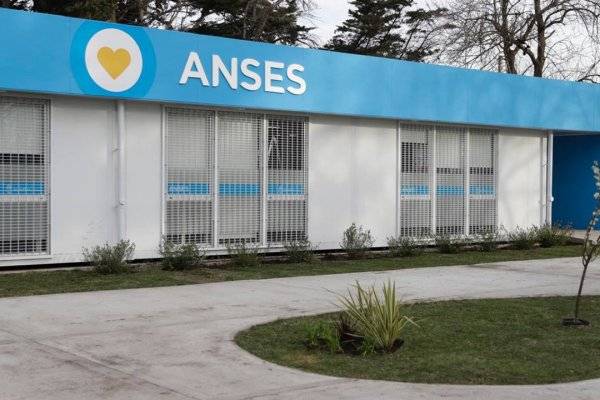 Confirmado: ANSES entrega un extra de más de $230.000 para AUH en diciembre 2025