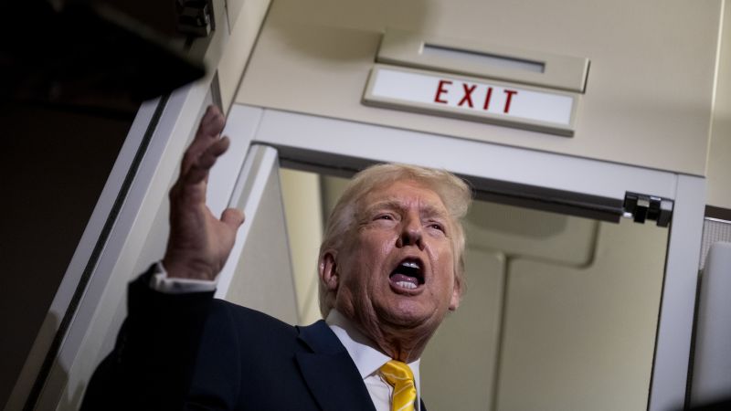 Trump dice que ordenará investigar a adversarios ligados a Epstein