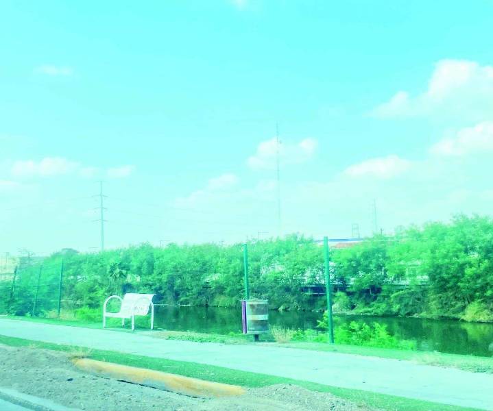 Deterioro de la valla en canal Anzaldúas preocupa a ciudadanos