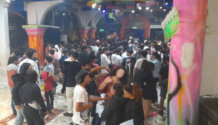 Clausuran fiesta clandestina con gran afluencia de público y consumo de bebidas alcohólicas