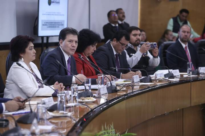 Reforma política-electoral deberá votarse con respeto a régimen federalista, dice diputado Lobo Román