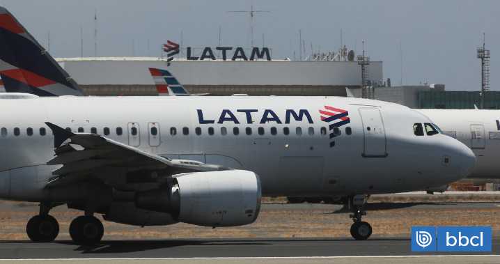 Sigue la huelga: Sindicato de Pilotos de Latam Airlines acusa comportamiento "hostil" de la empresa