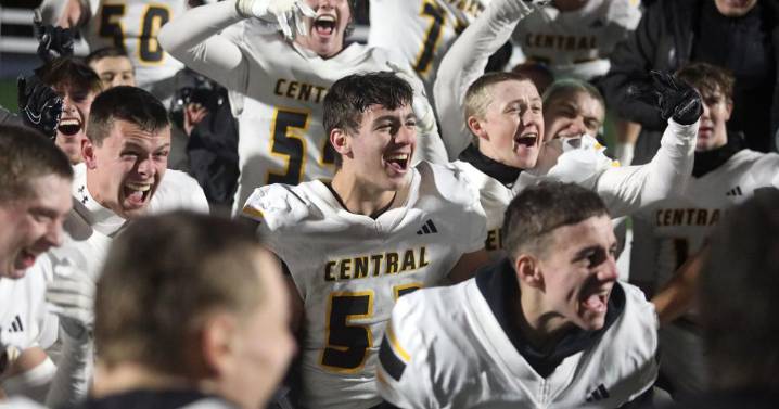 Trick (play) or treat: TC Central uses fake extra point to get past West 15