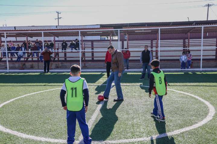Reconoce Síndica Municipal alcance de obras en escuelas de nivel básico
