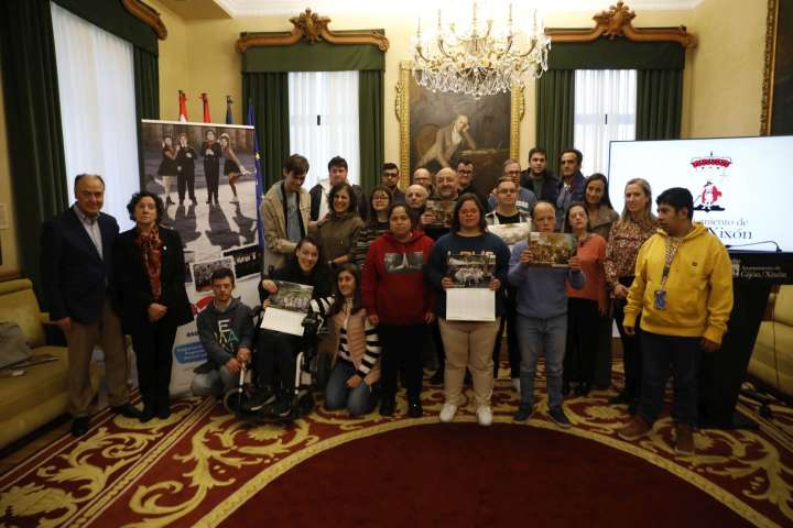 El calendario solidario de Alarde se va de fiesta ibicenca en 2026