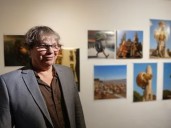 Roberto Echen, el artista “silver” que convierte los residuos digitales del brainrot en arte con ayuda de la IA