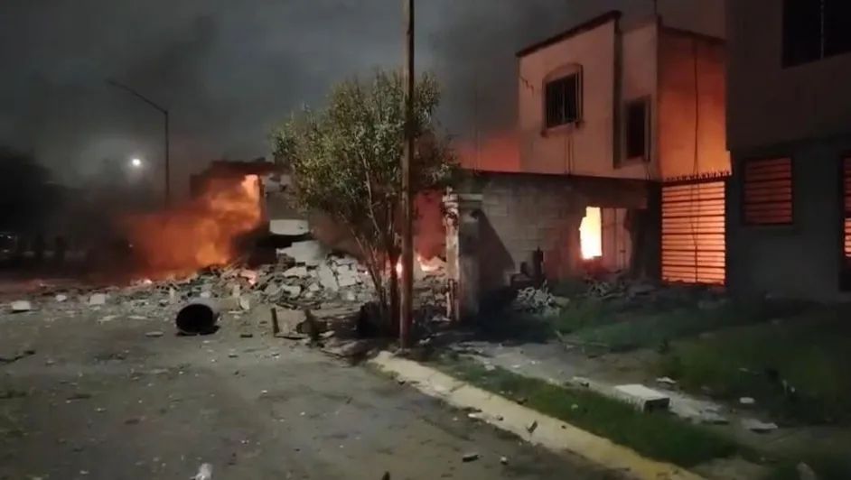 Pesquería vive noche de terror tras incendio por pirotecnia que deja graves daños y víctimas