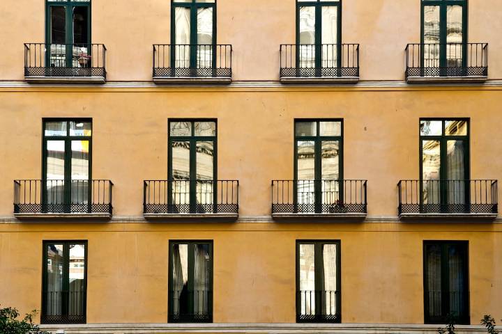 ¿Qué dice la Ley de Propiedad Horizontal sobre los balcones? Mallas, reparación y más