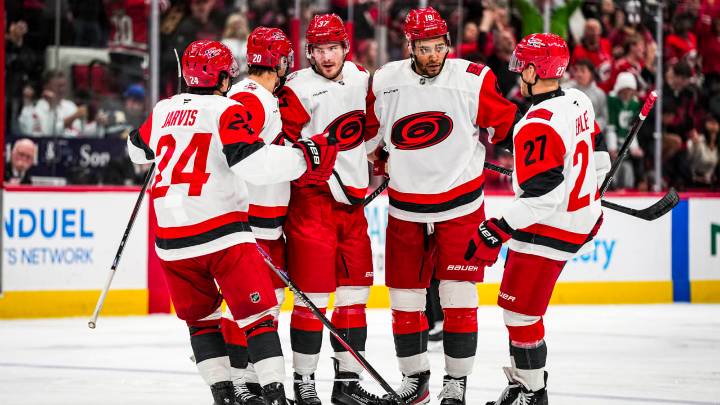 Svechnikov, Hurricanes deny Sabres late rally for 3rd straight win
