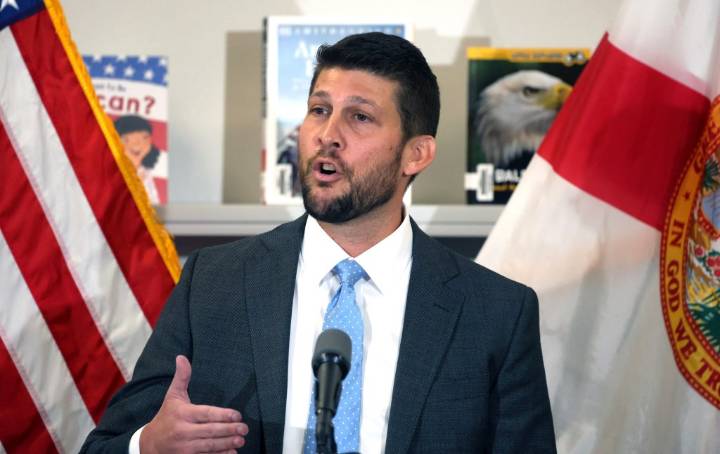 Florida ban on smoke shop product considered similar to opioid challenged