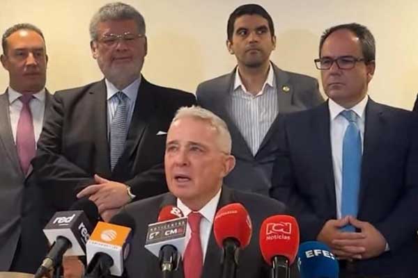 El uribismo contrata firma chilena para elegir a su candidato a la Presidencia de Colombia