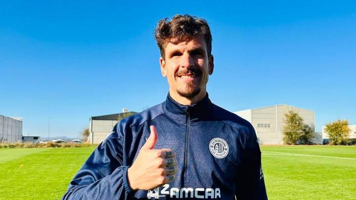 Pardo lo deja y Rober Correa asume el reto del Extremadura