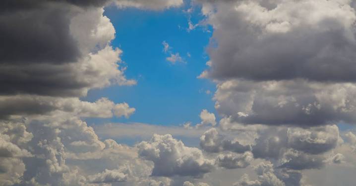 Aparece ‘agujero’ gigante en nubes de puebla: ¿Qué es el efecto Cavum y qué relación tiene con el frío?