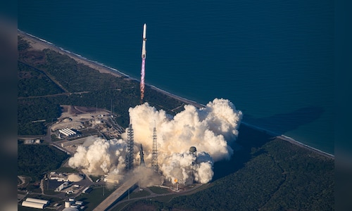 Blue Origin launches huge rocket carrying twin NASA spacecraft to Mars