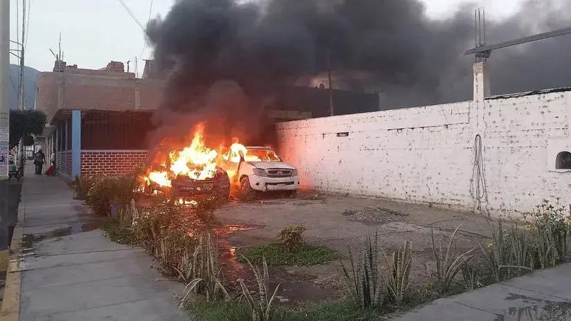 Áncash: incendian dos patrulleros en desuso cerca de comisaría en Nepeña