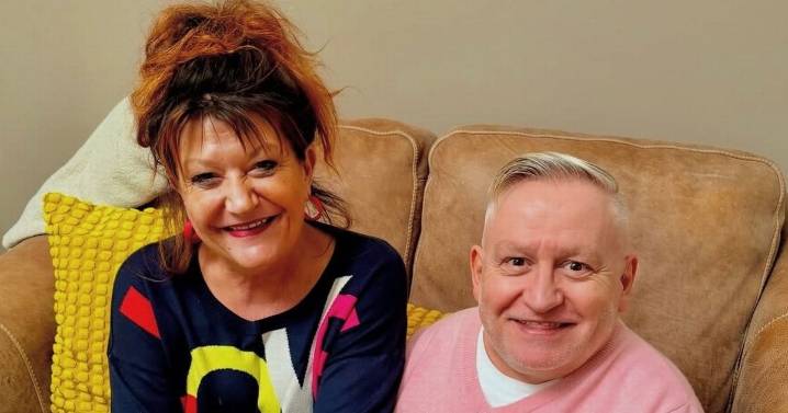 Gogglebox fans go wild as star Simon Minty reveals striking new look