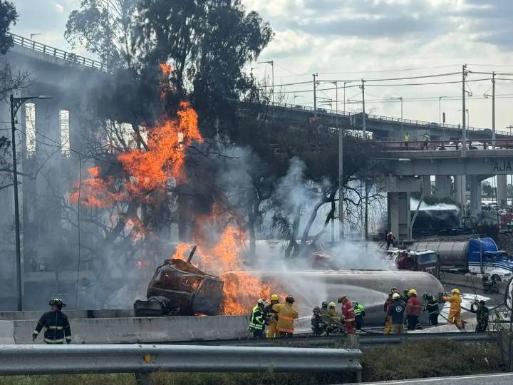 Suman 99 víctimas tras explosión de pipa en el Puente de la Concordia