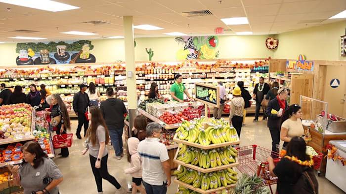 New Trader Joe’s opens to large crowd on Northwest Side