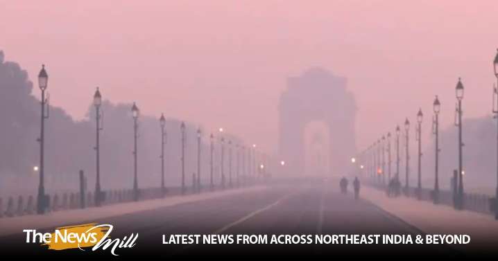 Thick smog engulfs Delhi as AQI reaches 385, India Gate barely visible